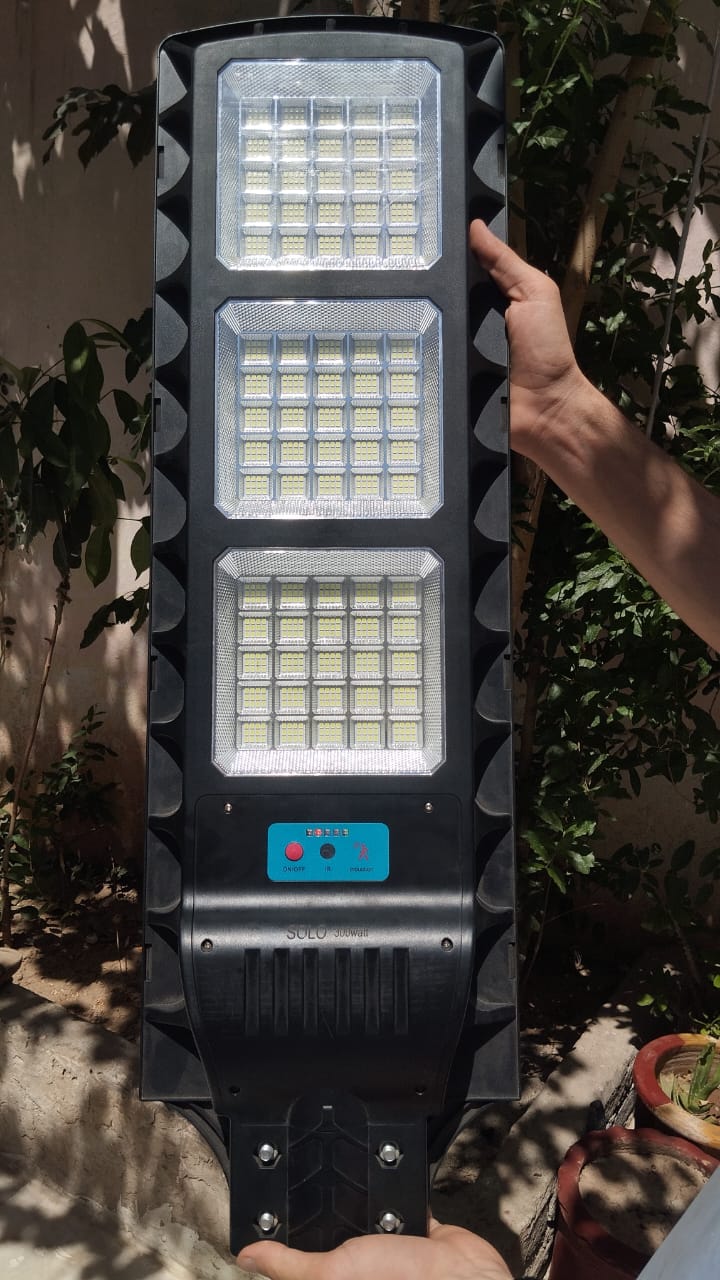 300W Solar LED Street Light 12 hours battery Backup 1 Year Warranty