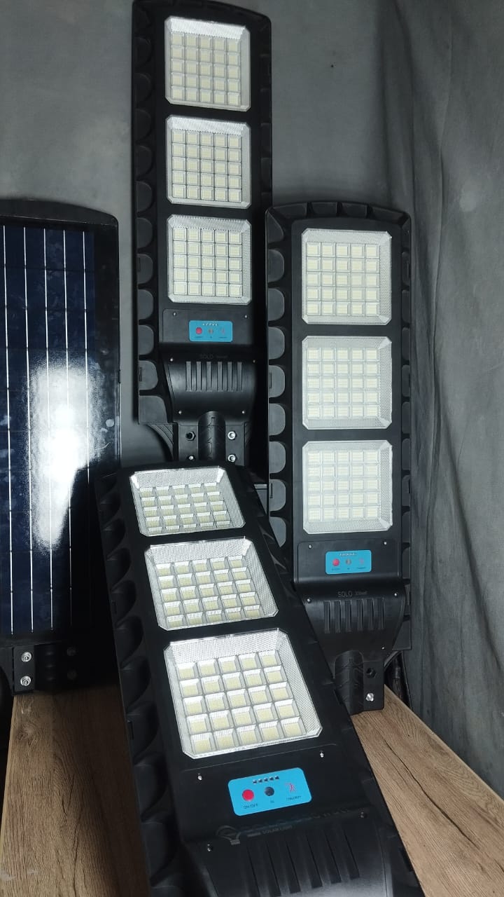 300W Solar LED Street Light 12 hours battery Backup 1 Year Warranty
