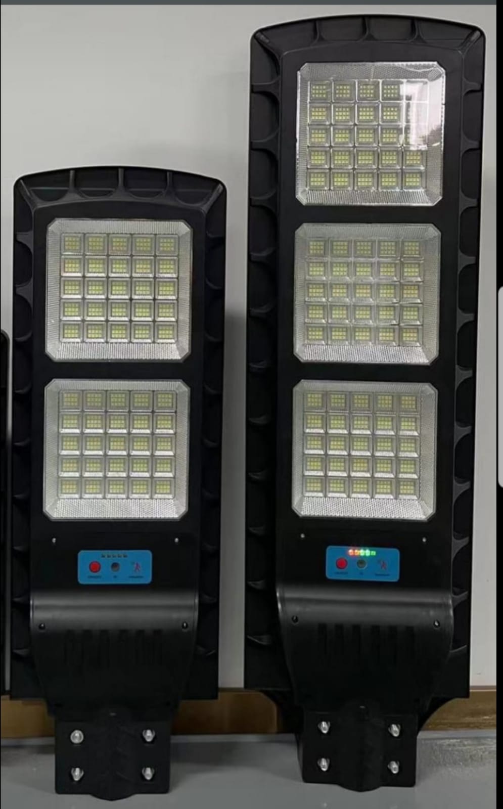 300W Solar LED Street Light 12 hours battery Backup 1 Year Warranty